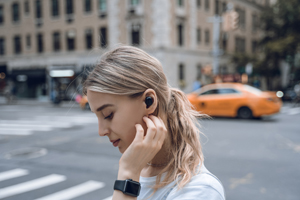 Mixcder T1 Wireless Earbuds - lifestyle 3 